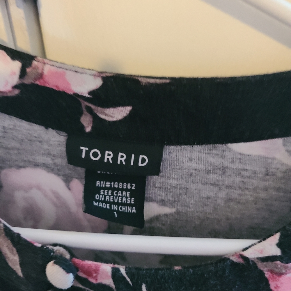 Torrid top - Picture 3 of 3